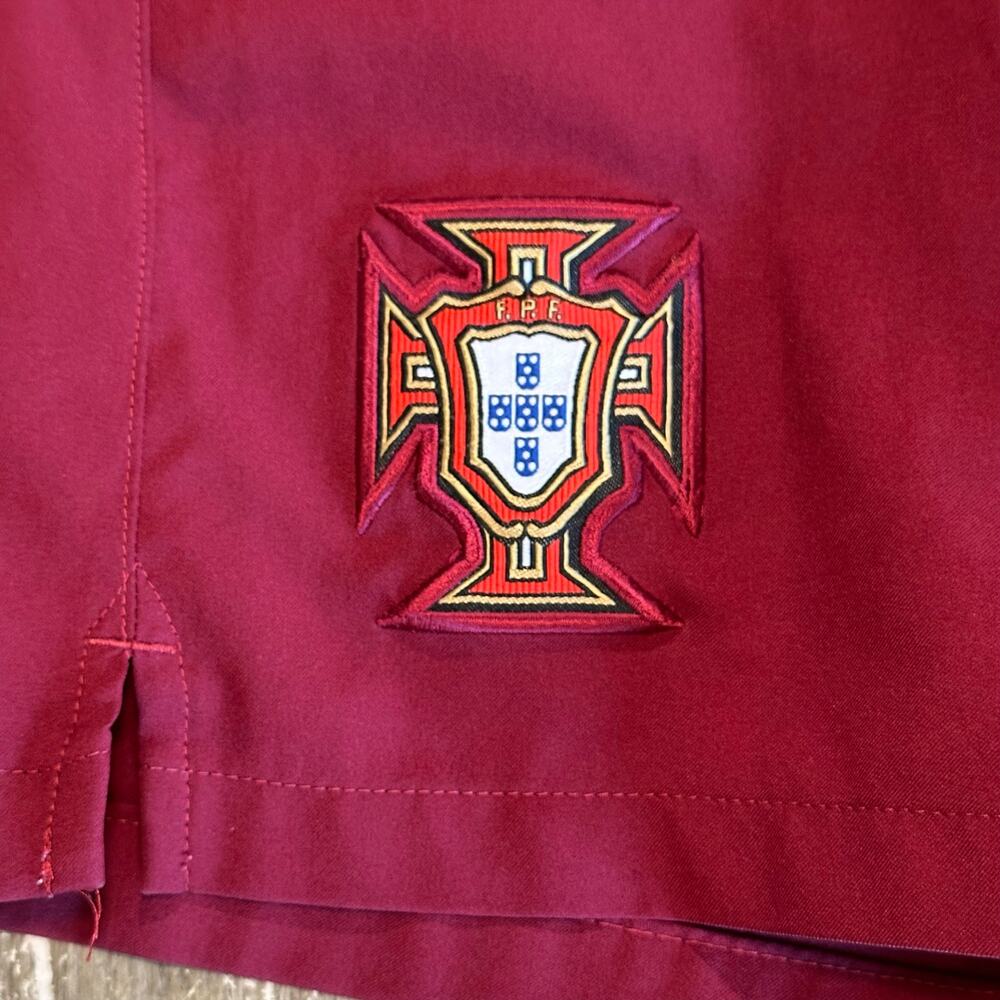 Vintage Nike Dri-Fit Portugal Soccer Team Shorts 9.5” Inseam Maroon Mens Size L - Picture 2 of 10